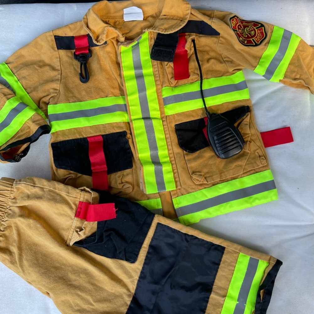 Set of 2 children’s play costumes - firefighter and police officer